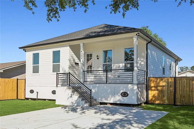 view of front of house with a front yard