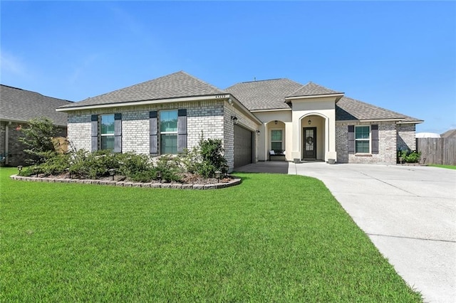 view of front of house featuring a front yard and a garage