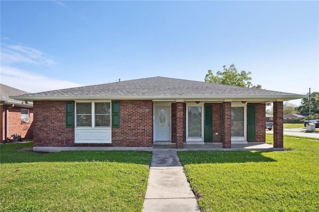 ranch-style house featuring a front lawn