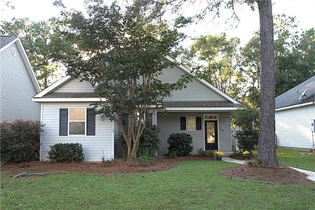 view of front facade with a front yard