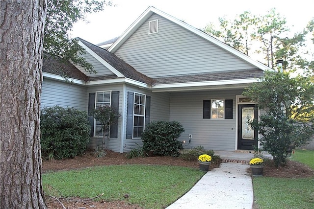 view of front of house with a front yard