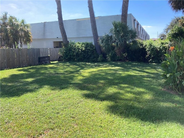 3008 Lake Villa Dr, Metairie, LA 70002 - view of yard featuring fence