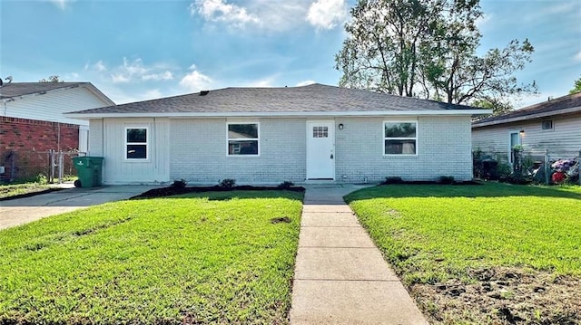 single story home with a front yard