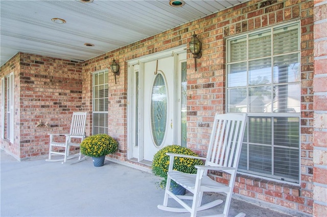 property entrance with covered porch