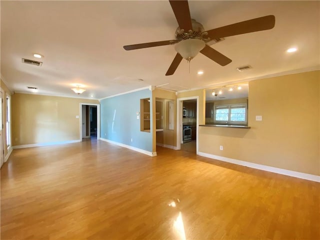 empty room featuring light hardwood / wood-style flooring, ceiling fan, and ornamental molding