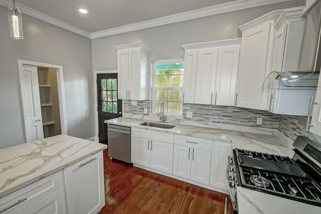 kitchen with sink, tasteful backsplash, decorative light fixtures, white cabinetry, and appliances with stainless steel finishes