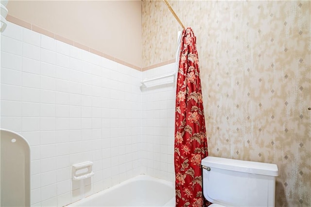 bathroom featuring toilet and shower / bath combo with shower curtain