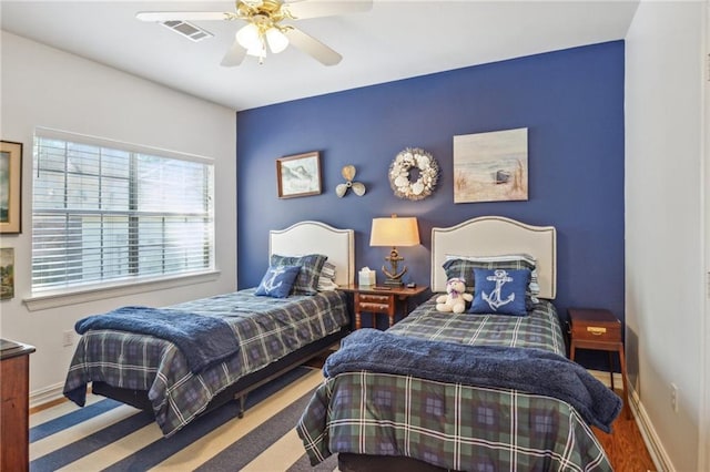 bedroom with ceiling fan