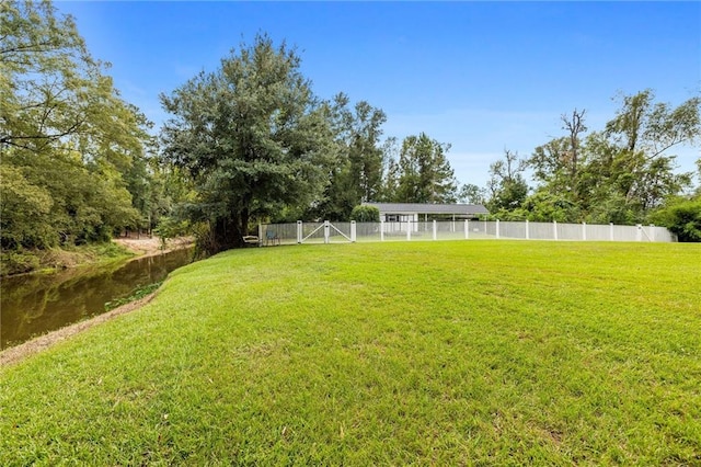 view of yard featuring a water view