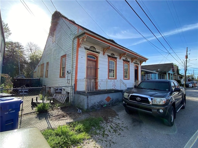 view of front of property