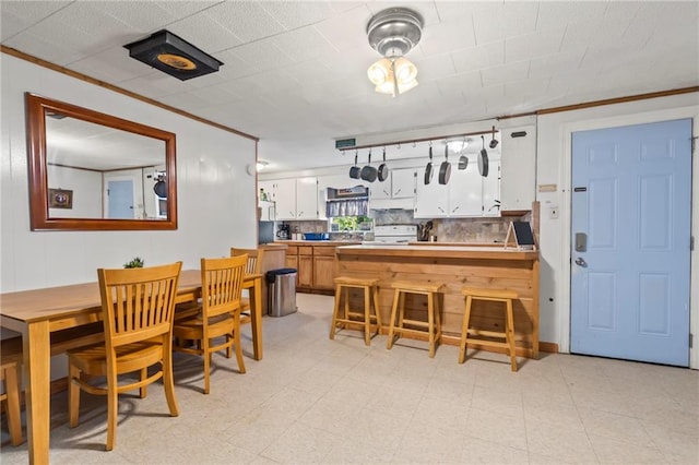 dining area with crown molding