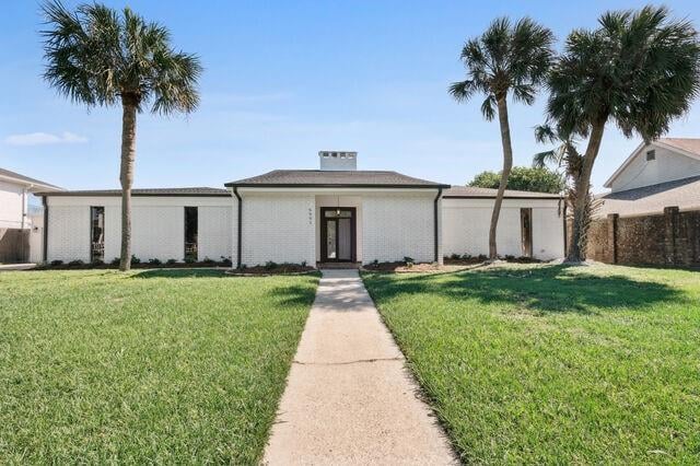 view of front of house with a front lawn