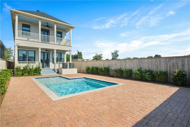 view of swimming pool with a patio and ceiling fan