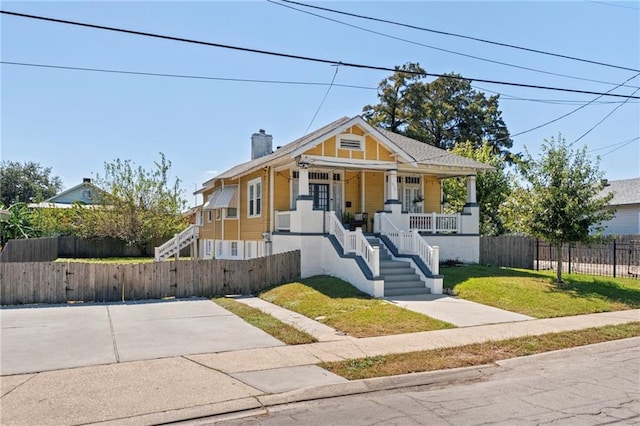 bungalow-style home featuring a front lawn and a porch