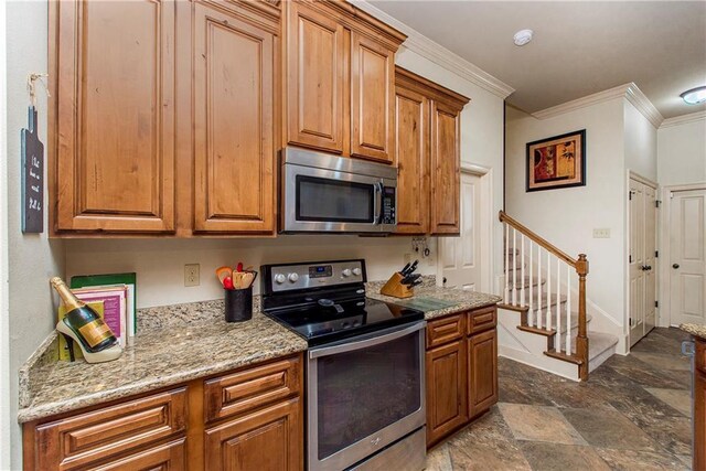 kitchen featuring light stone counters, dark wood-type flooring, kitchen peninsula, a kitchen bar, and crown molding