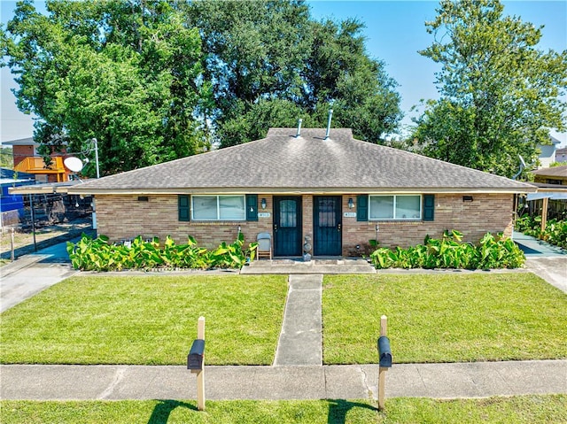 ranch-style house featuring a front lawn