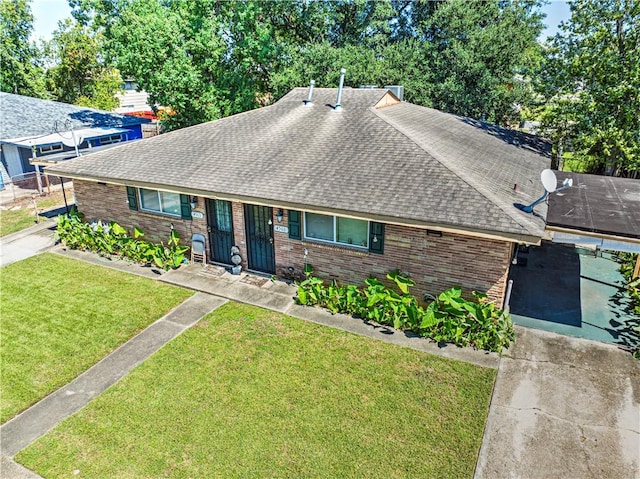 view of front of property with a front yard