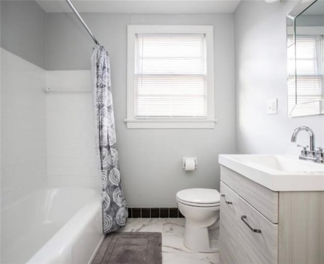 full bathroom featuring shower / bath combo with shower curtain, vanity, and toilet