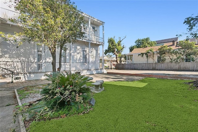 view of yard with a balcony