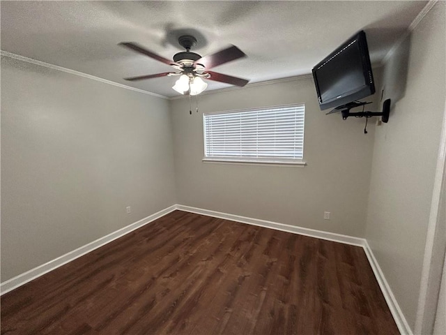 spare room featuring ceiling fan, a textured ceiling, dark hardwood / wood-style floors, and crown molding