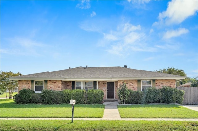 single story home featuring a front yard