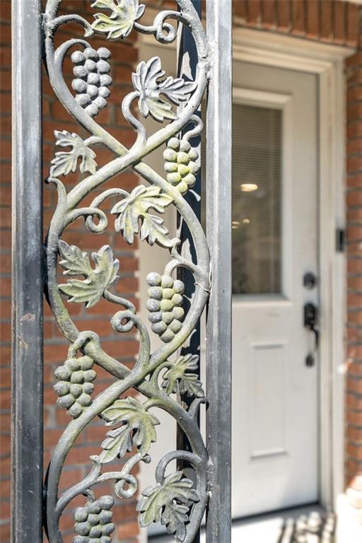 3730 Huntlee Dr, New Orleans, LA 70131 - view of property entrance
