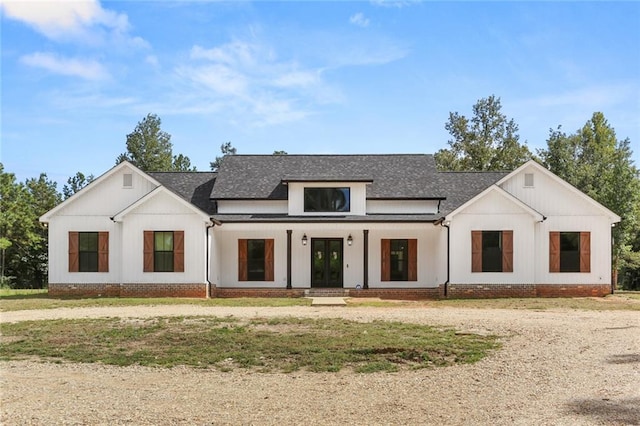 modern inspired farmhouse with a front lawn