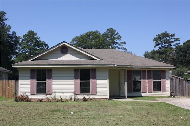 view of front of home with a front lawn