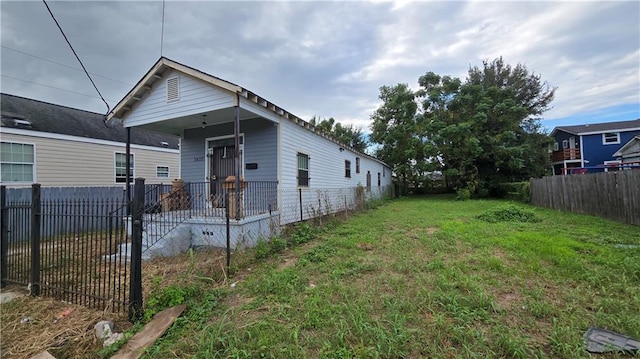 exterior space featuring a front yard