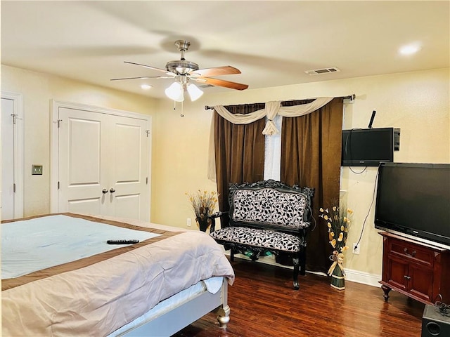 bedroom with dark wood-type flooring and ceiling fan