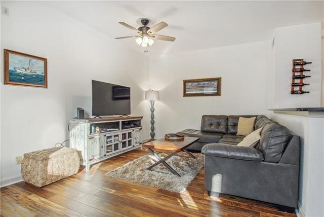 333 Julia St Unit 508, New Orleans, LA 70130 - living room featuring a ceiling fan, wood finished floors, and baseboards