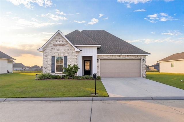 view of front of house featuring a garage and a yard