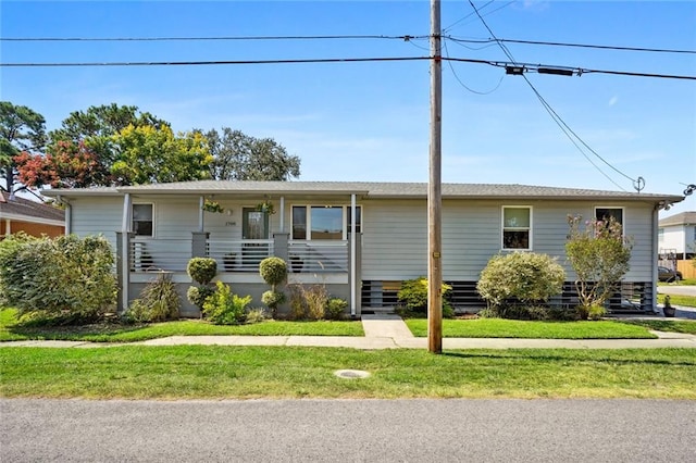 view of front of house featuring a front yard