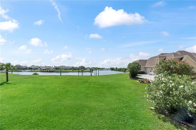 view of yard featuring a water view