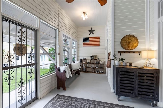 sunroom with ceiling fan