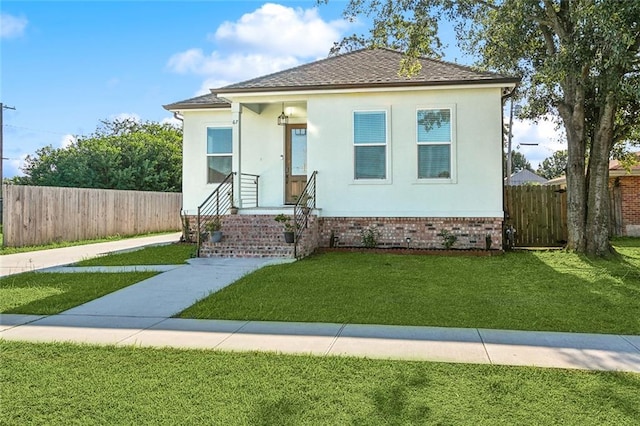 bungalow-style home featuring a front lawn