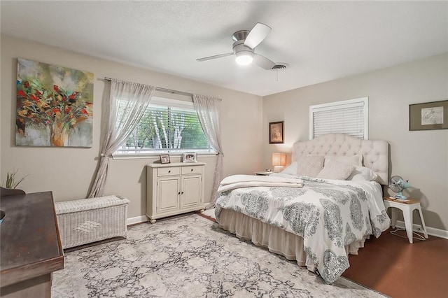 bedroom with ceiling fan