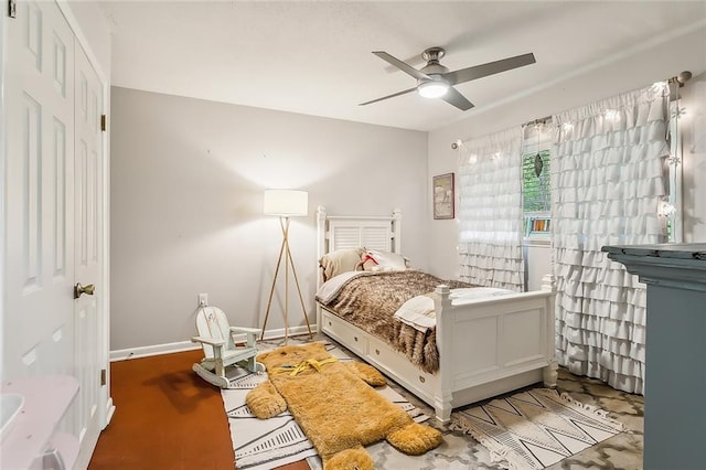 bedroom with ceiling fan