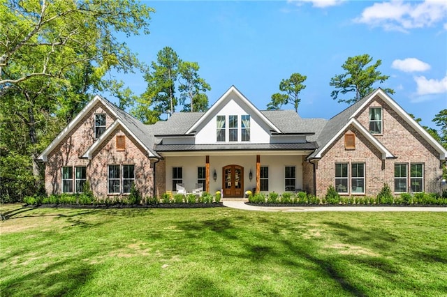 view of front of property featuring a front lawn