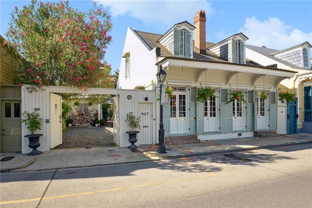 view of front of property