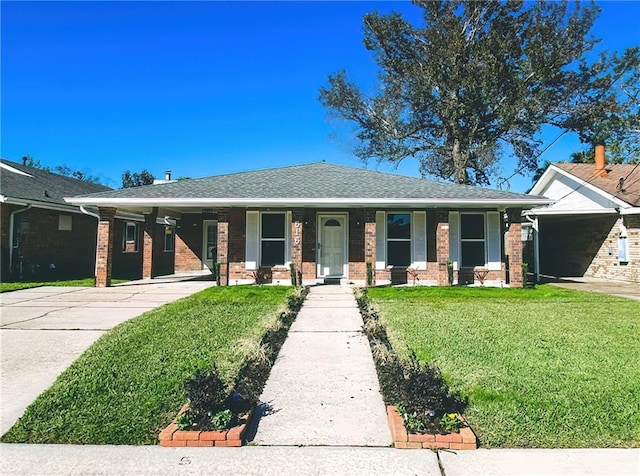 view of front of home with a front yard and a carport