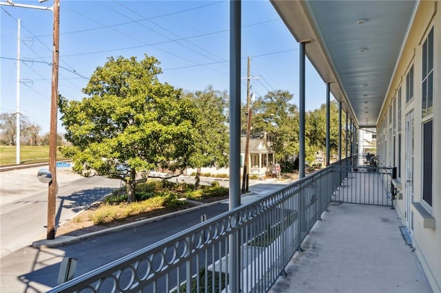 balcony featuring covered porch