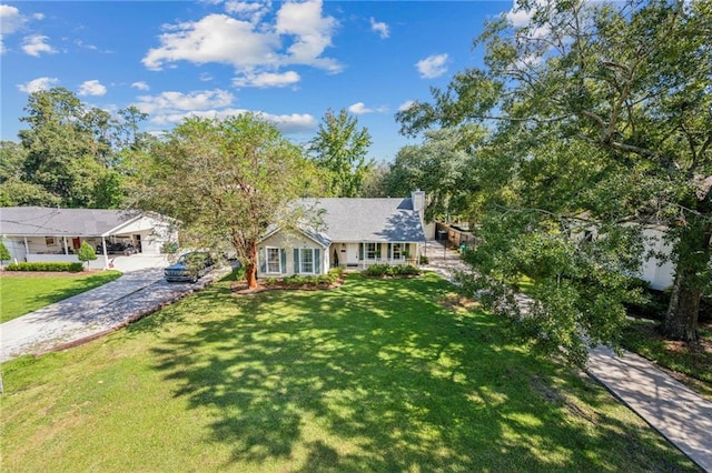 view of front of home featuring a front yard