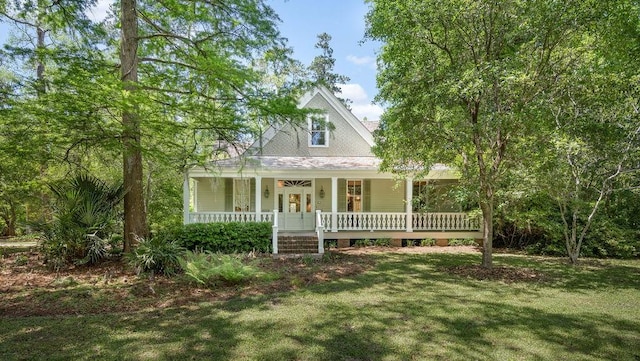 view of front facade with a front yard and covered porch