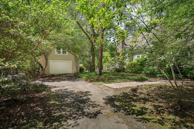 view of yard with a garage