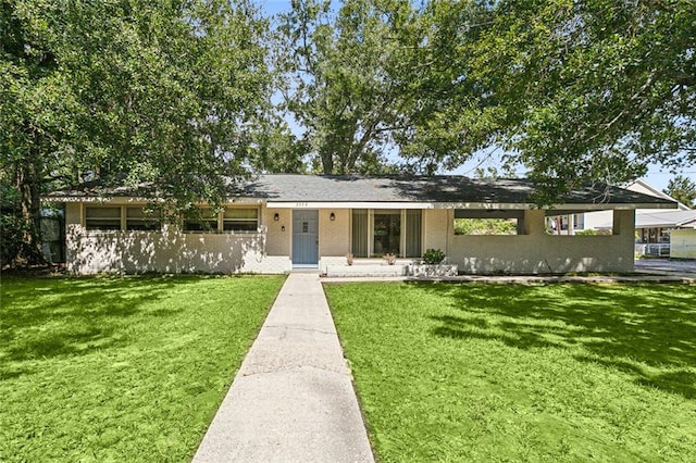 single story home featuring a front yard