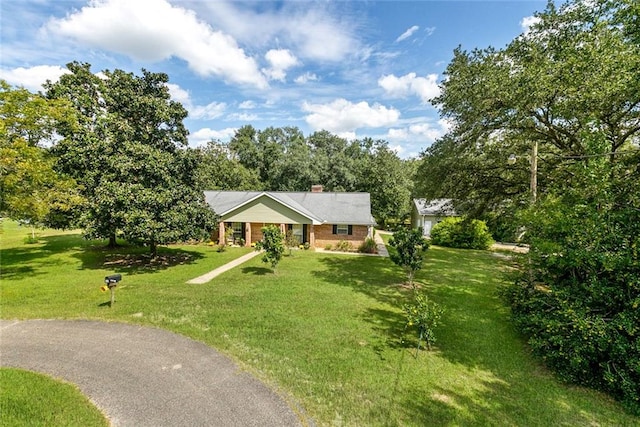 single story home with a front yard