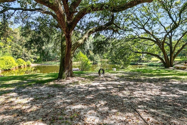 view of yard featuring a water view