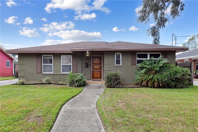 view of front of property with a front yard