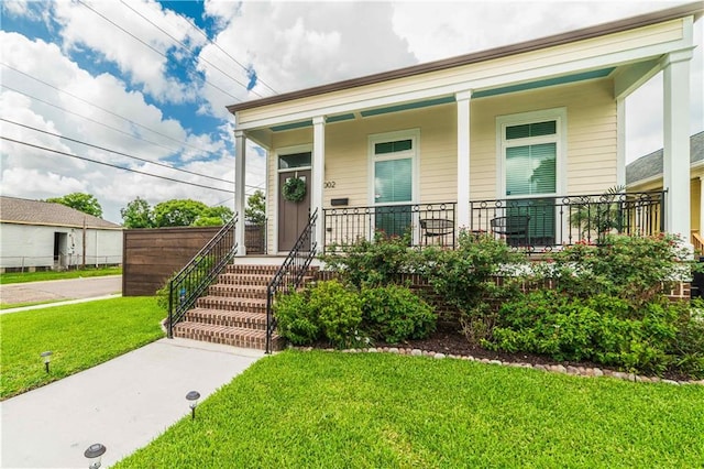 view of front of property with a front lawn and covered porch